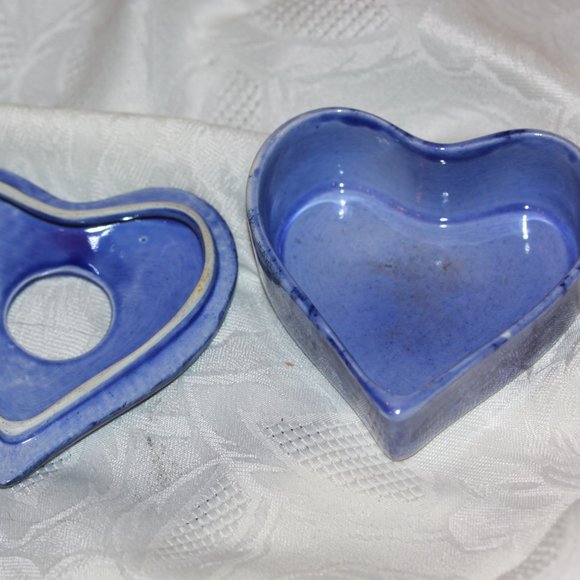 Staffordshire Flo Flow Blue English Hair Receiver Romantic HEART Shape - Picture 2 of 5